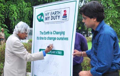 KrantiOfficial's tweet photo. The pic says everything http://t.co/022DafmY2Q