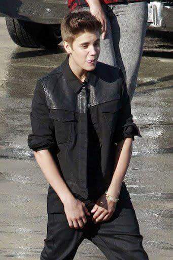 dontmeysin's tweet photo. çoklular rt eşittir dört oy yirmi bir #MTVHottest Justin Bieber http://t.co/JMVzeOi6hf