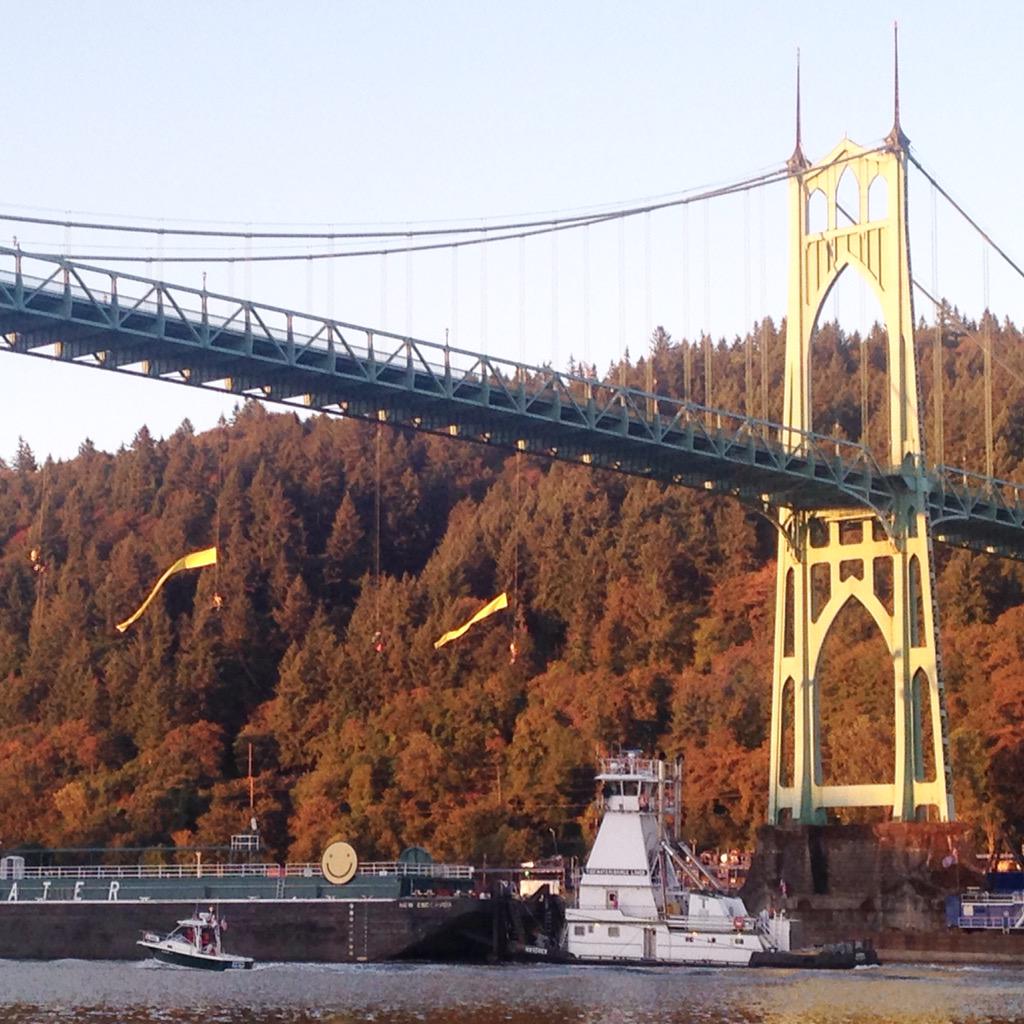 doyoucopyover's tweet image. hoping this smiley face is a good omen as the fennica is moving to the bridge &amp;amp; climbers! #shellno #youshellnotpass
