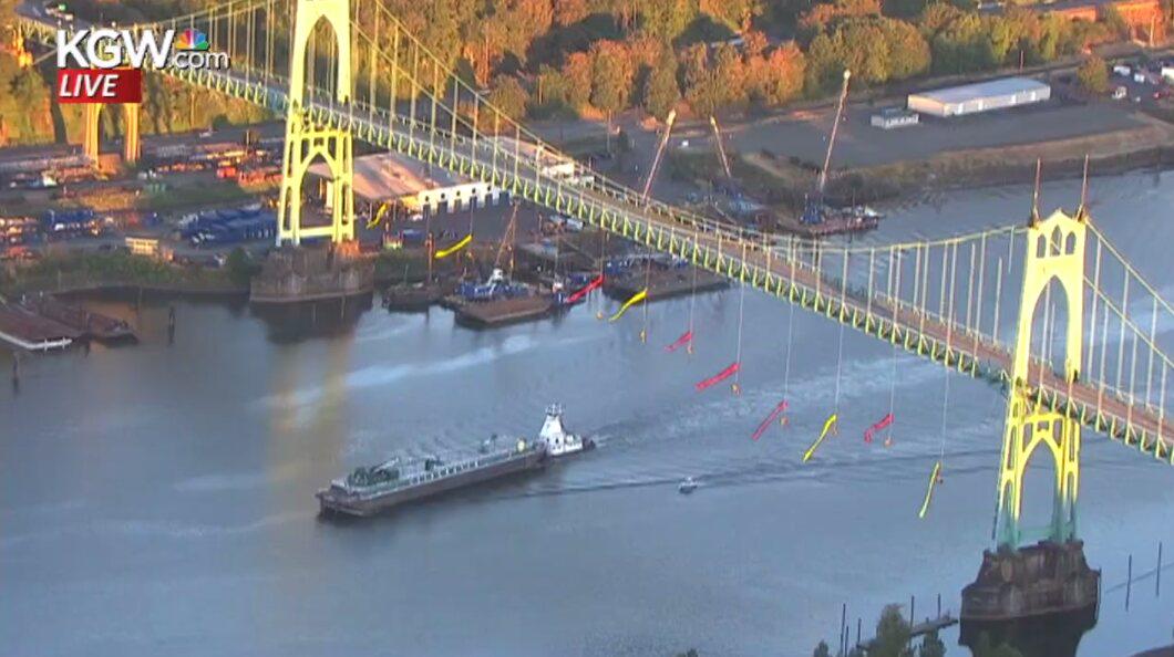 kellyemitchell's tweet image. awesome live aerials from @kgwnews this morning. #shellno #PDXvsShell