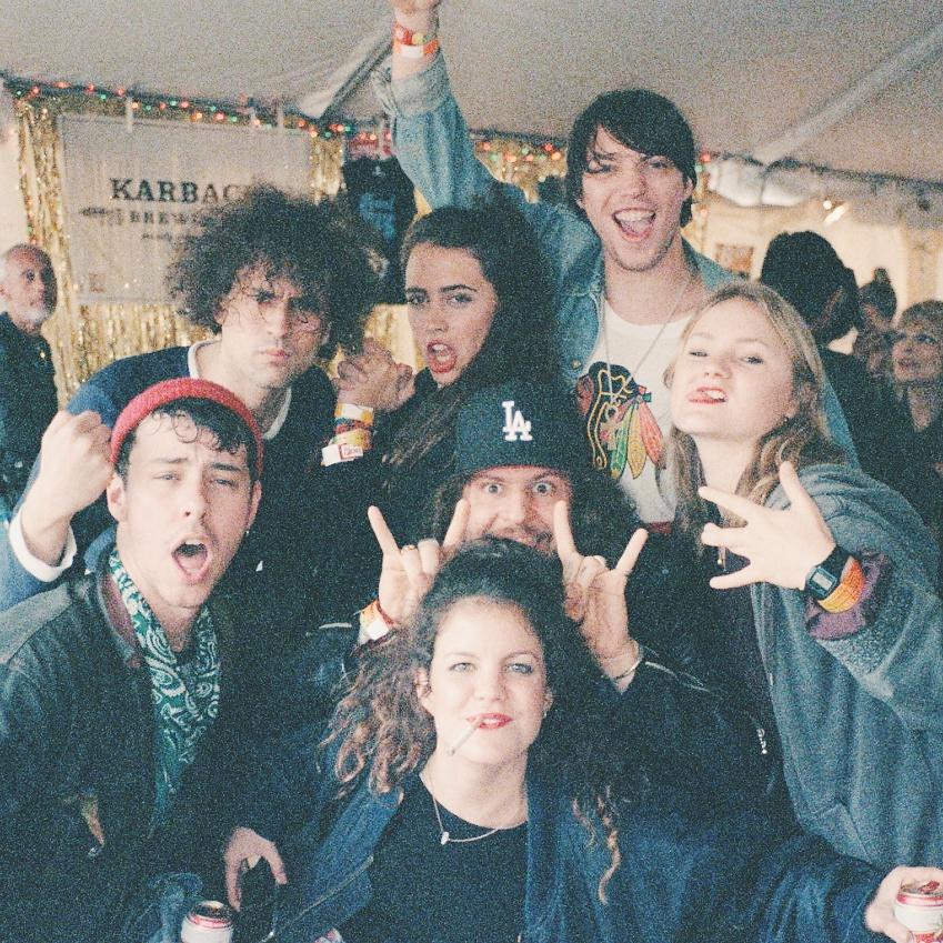 hindsband's tweet photo. #tbt to sxsw WITH @KINGTUFFY @TwinPeaksDudes 🌽 AND @theparrotsband 🍉
yeah
#toomuchforthebody http://t.co/koYe5ruCu3
