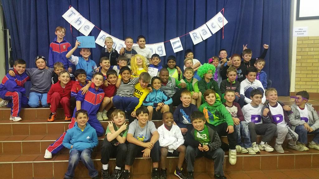 Nics_Azevedo's tweet photo. AMAZING READING RACE!! Let's go!! @BenniesJP @SBCMedia #benniesrace #grade3 http://t.co/WLVBkL3bB6