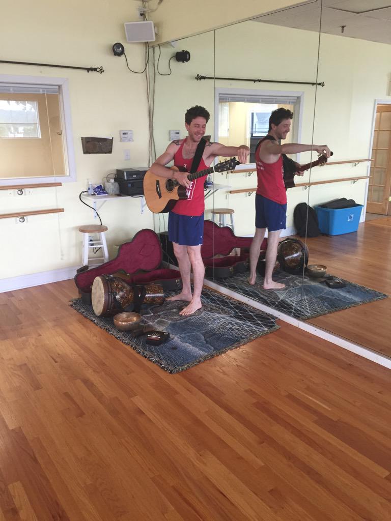 MitchelBleier's tweet photo. Live music happening now @bowspringmb #BowspringPractice with Josh Kane. http://t.co/ckGaFEANEE