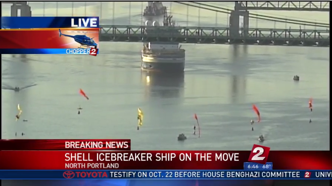 DanielMicah's tweet image. #PDXvsShell showdown as climbers hung from a bridge to turn #Fennica icebreaker 'round, delaying @Shell's arctic plan