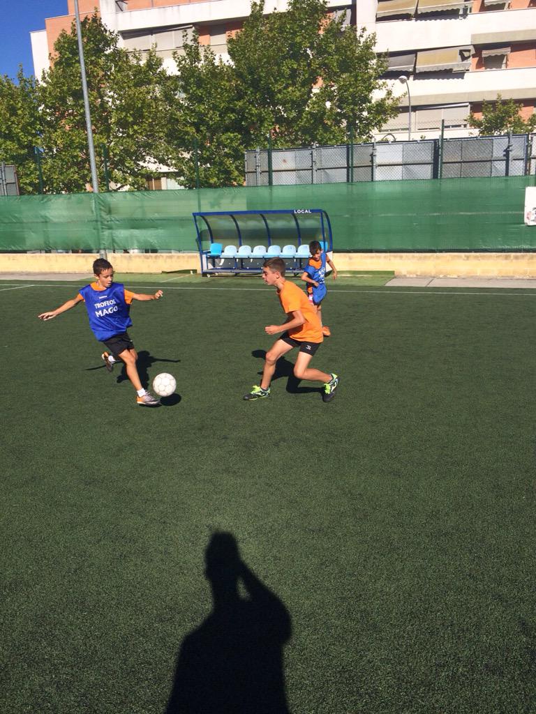 SSSchool2013's tweet photo. Queda poco para que termine #SSS2015 pero no bajamos el ritmo. Pádel, fútbol, piscina, inglés, repaso... http://t.co/fikPWLou1a