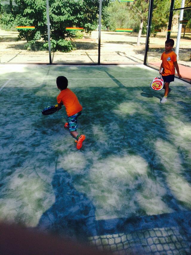 Queda poco para que termine #SSS2015 pero no bajamos el ritmo. Pádel, fútbol, piscina, inglés, repaso...