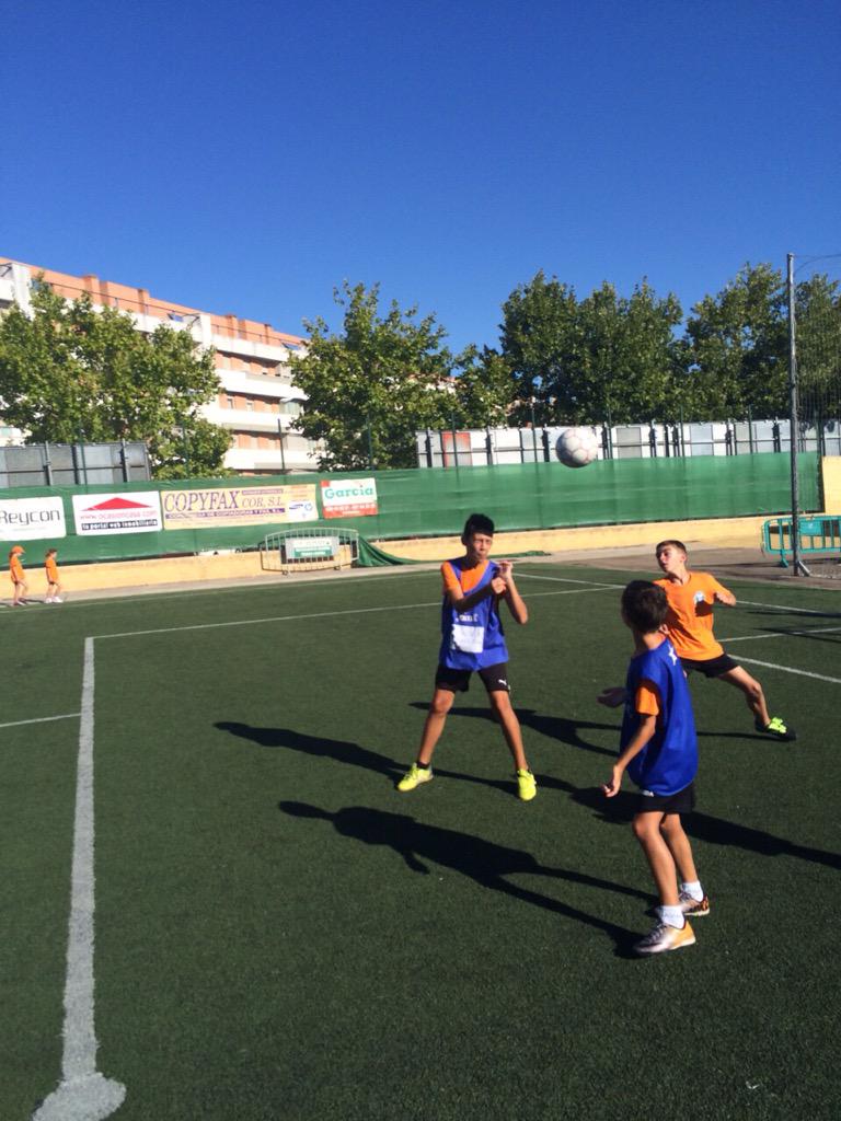 SSSchool2013's tweet photo. Queda poco para que termine #SSS2015 pero no bajamos el ritmo. Pádel, fútbol, piscina, inglés, repaso... http://t.co/fikPWLou1a