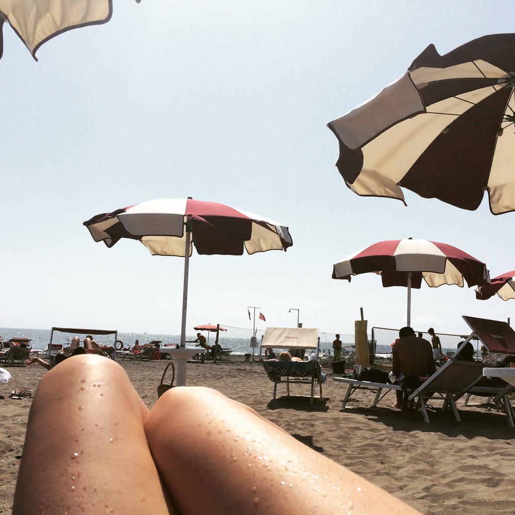 GinnyVeeMusic's tweet photo. Time for a little bit of #sun 🌞 after a great #swim 🏊 in the sea 😊 http://t.co/9JsLFBEEns