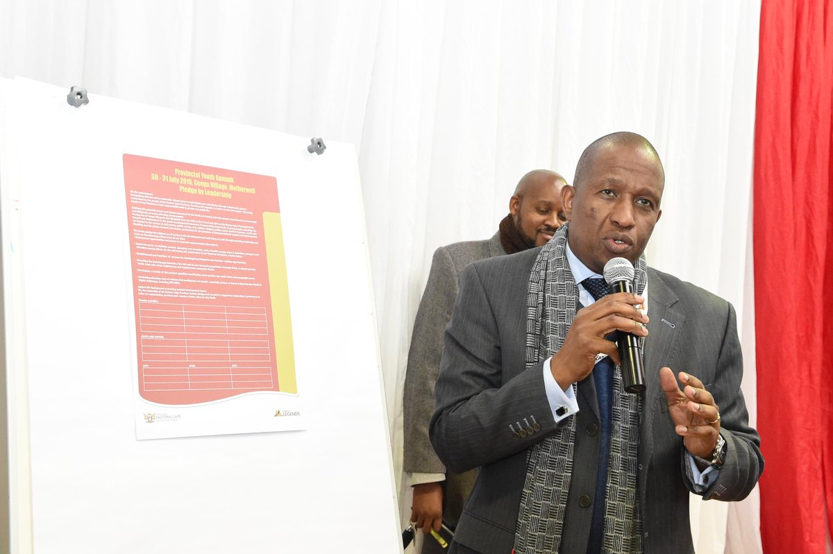 EcPremiers's tweet photo. Deputy Director General MD Qwase facilitating signing of pledge Youth Development Strategy#youthsummit http://t.co/z6XdJAJg9k