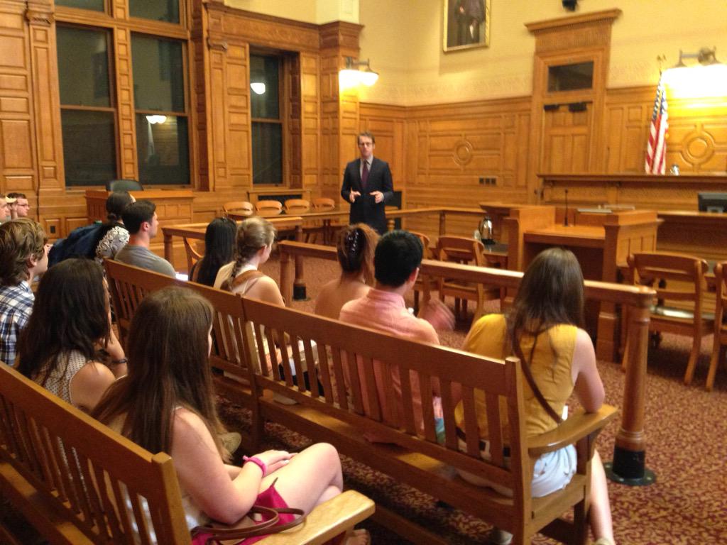 MatthewWilding's tweet image. .@emkinstitute's #YLN at a talk on judicial process at John Adams Courthouse. #learnthesystem