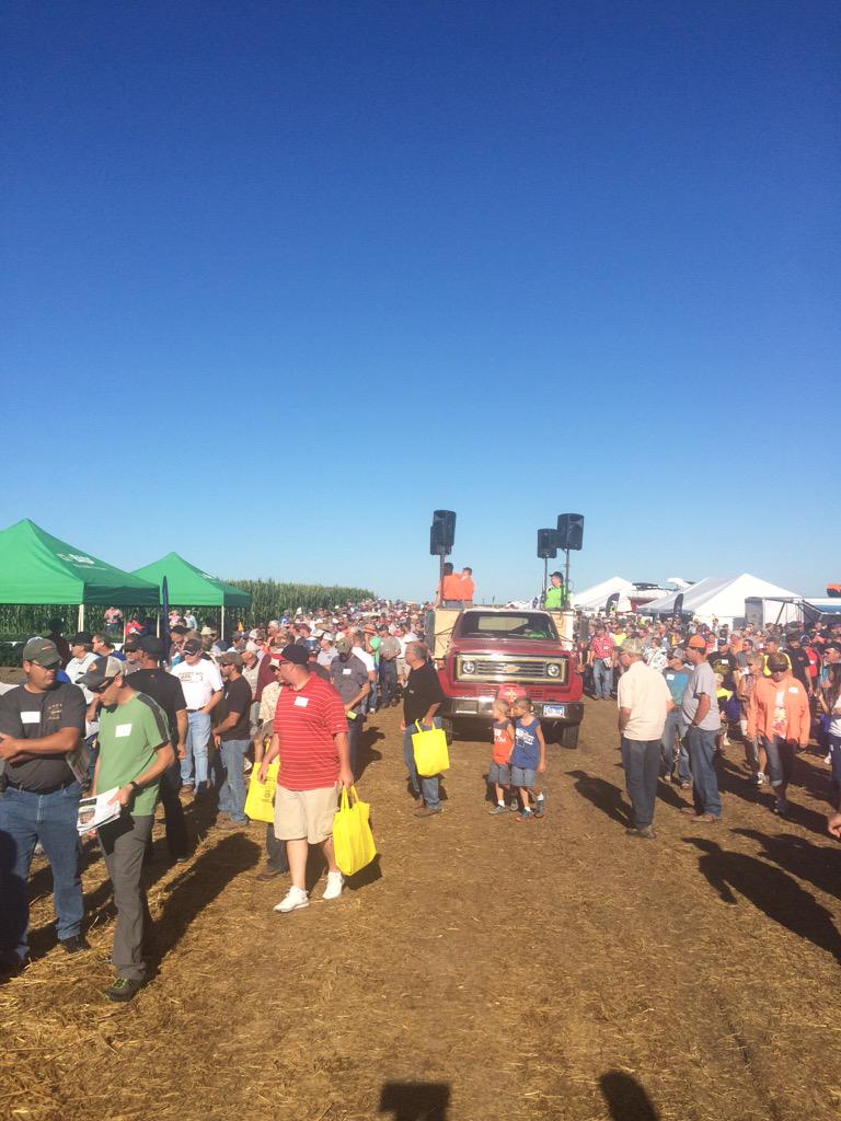 bisonfeeder's tweet photo. Hefty field days http://t.co/1UzuBXc5c4