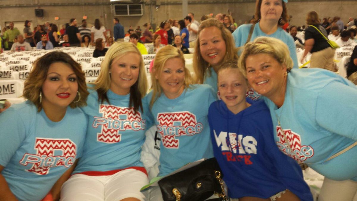 pmpluess's tweet photo. Pierce Panther Staff at OKCPS Convocation! #homeOKCPS http://t.co/jgrhPo193U