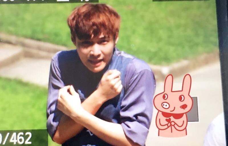 LAY9107's tweet photo. same feeling, different case hahhaahh http://t.co/mHS67wXAht