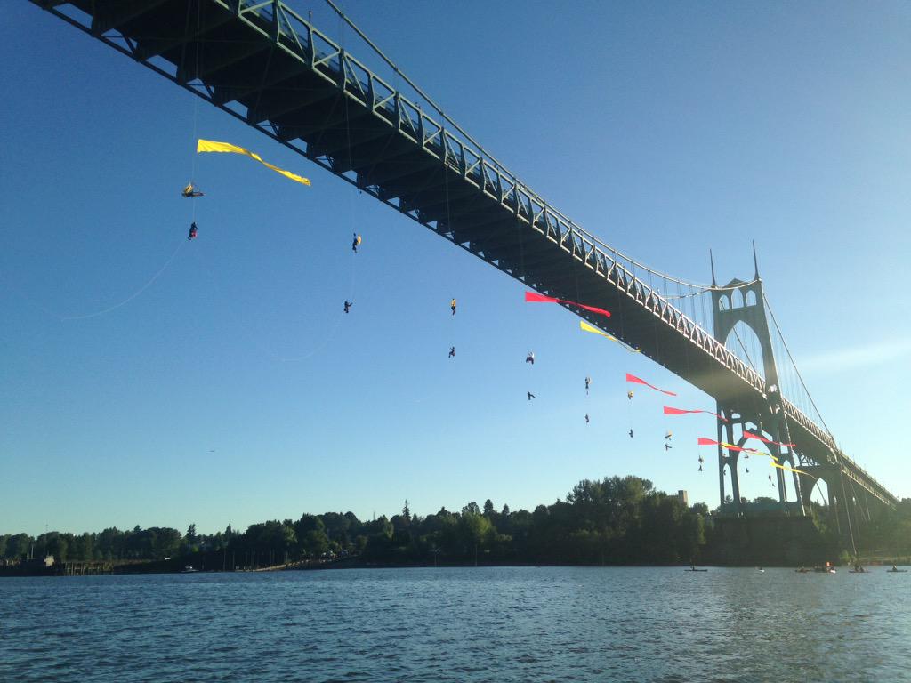 doyoucopyover's tweet image. Beautiful day for a showdown #shellno #youshellnotpass #savethearctic @greenpeaceusa