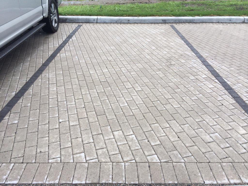 JeffCGator's tweet image. Heavy rain in Ottawa (30 ml or 1.8&quot; in 1 hour). Solution...Permeable Pavement. @OakWoodReno #AllianceGator