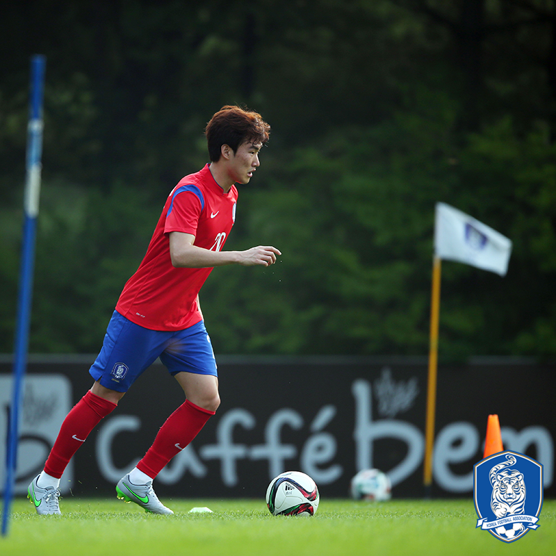 theKFA's tweet photo. [생생포토_2]

남자대표팀 훈련 현장
#동방불패태극전사 #동아시안컵2015 #8월은축구다

* 더보기 http://t.co/40JZqOk4Qz http://t.co/fsVvNzmF9W