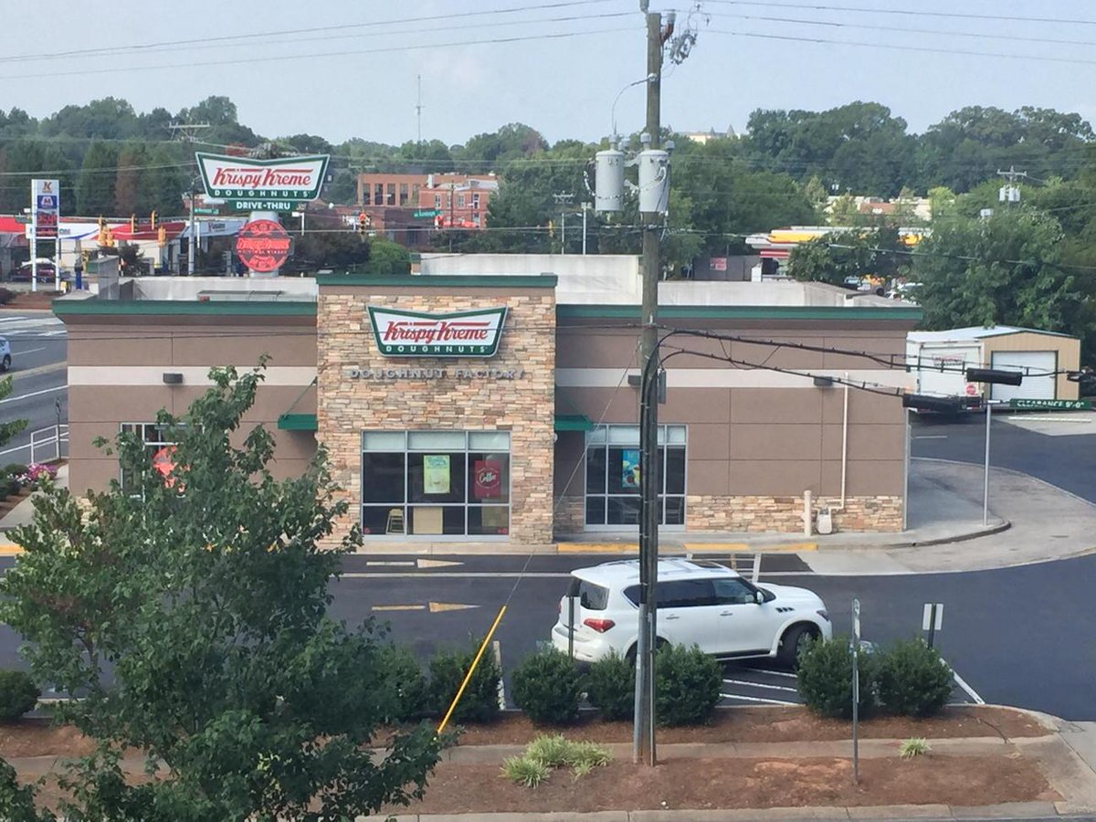 DoughnutParking's tweet photo. #UseAllTheSpaces!!! http://t.co/j89vRsw7BP