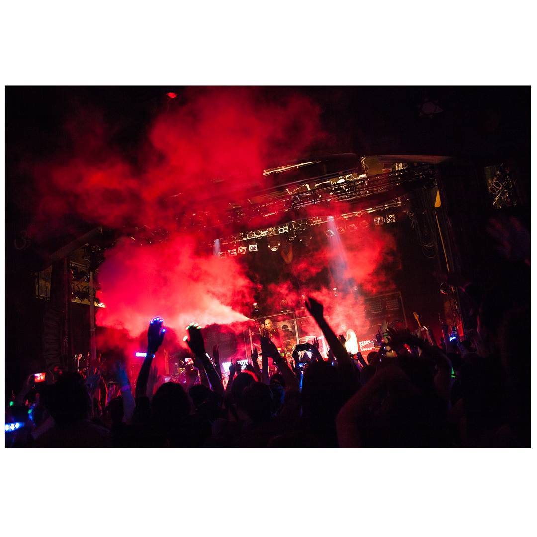 CLKz8I1UAAACPHK.jpg:large (1024×1024)