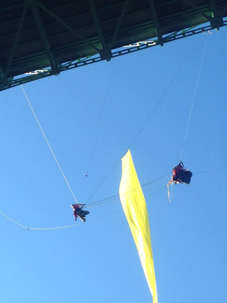doyoucopyover's tweet image. Climber 13 gets a supply of water from above. They're preparing for the long haul #shellno #youshellnotpass