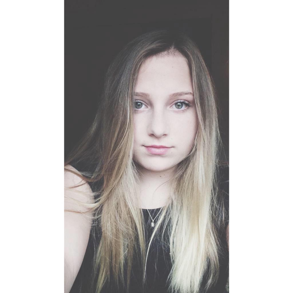 az_crushes's tweet photo. You're being crushed on @savannahsigmon 😉💗😘 http://t.co/N1c0agvPZT