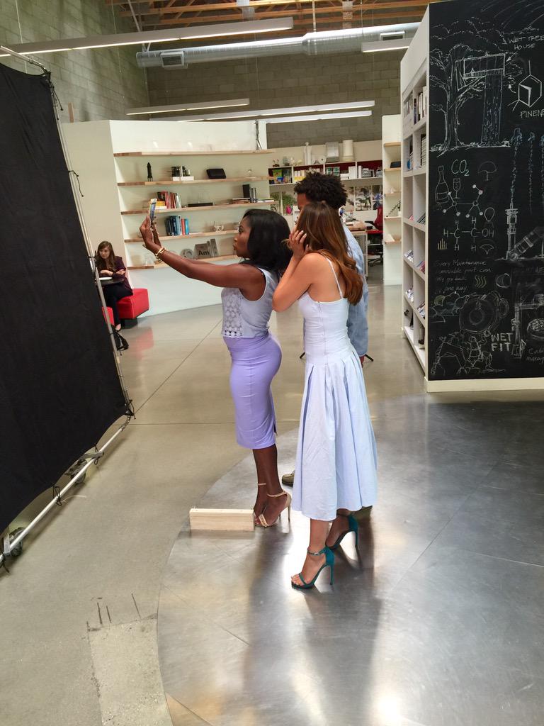 ExperienceWET's tweet photo. Spotted: #Selfie shoot in the #IdeaPlayground kitchen. #onlyatWET #workculture http://t.co/kWIgrQEdcj