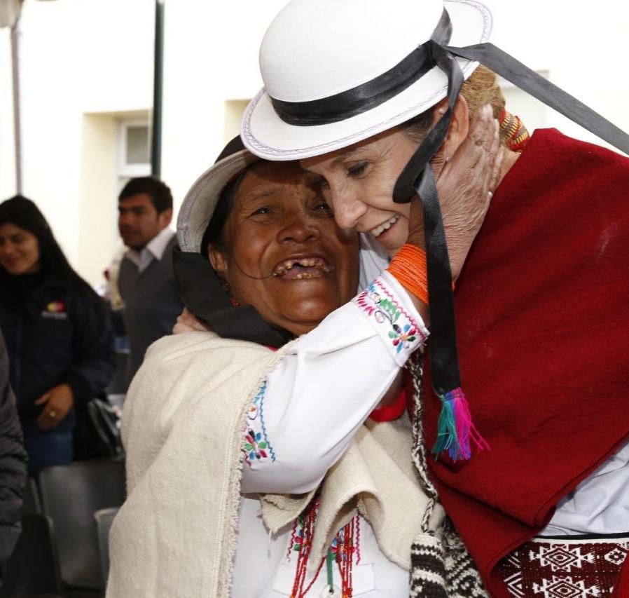 InfanciaEc's tweet photo. .@CecyVacaJones: a los lugares a los que antes no llegaban obras ahora llegó la revolución de la salud #CSSanGuisel http://t.co/mOEZvUi7c3
