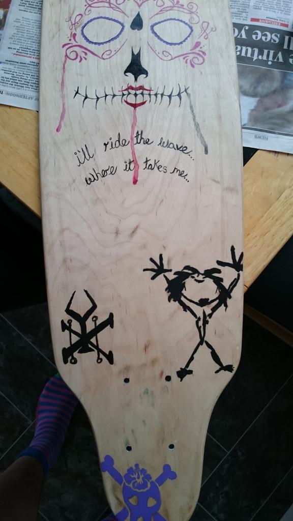 AGerrardBoarder's tweet photo. New project I have bin working on #Longboard #pearljam #soundgarden #sugarskull  #turtle #lotus #mexicanskull http://t.co/pvAr0Ml8HC