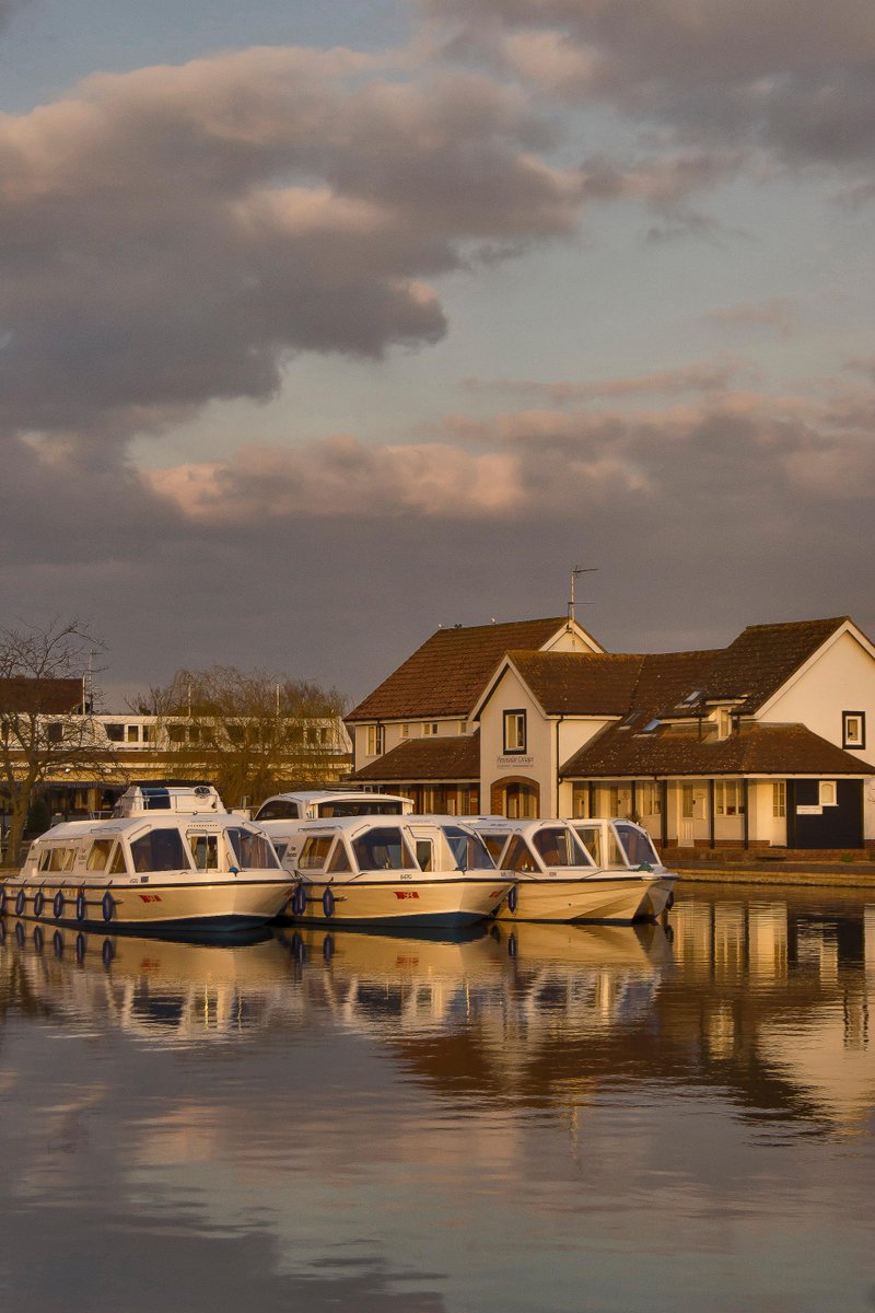 IanLoasbyPhoto's tweet photo. #time2pitch
evening tranquility,
 Wroxham Norfolk http://t.co/fwnSrZfQGi