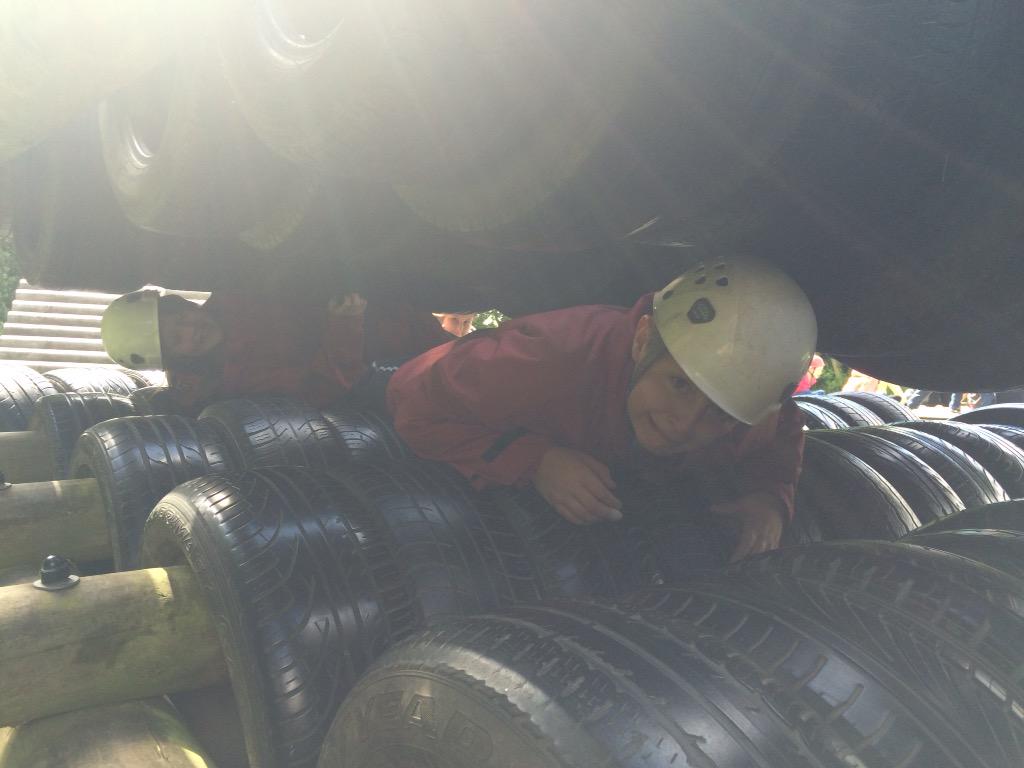 KHCAsummer's tweet photo. Some awesome teamwork on the assault course - work as one http://t.co/YCAzlK2ywR