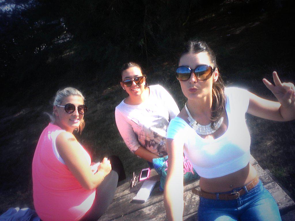 haizea_gomez's tweet photo. Tardeciita con las gordiiissss en el golfoo!! @AlazneArco @RubitaEstela http://t.co/3JEmtVC9yh