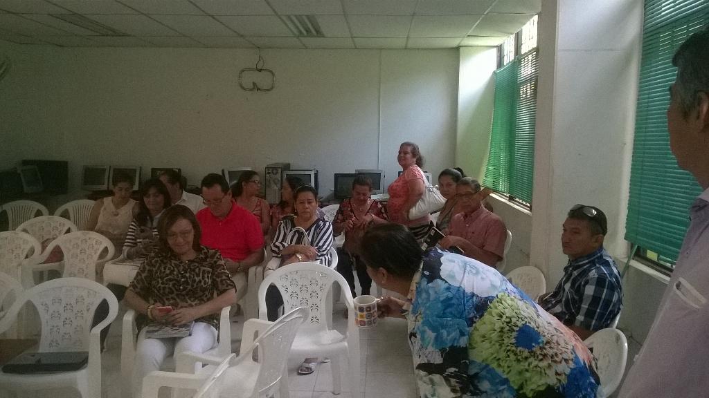 LRLOPEZM's tweet photo. @TabletUTolima  Con los docentes de Coello en Gualanday. Diagnóstico competencias TIC. http://t.co/rBm5cEZSZs