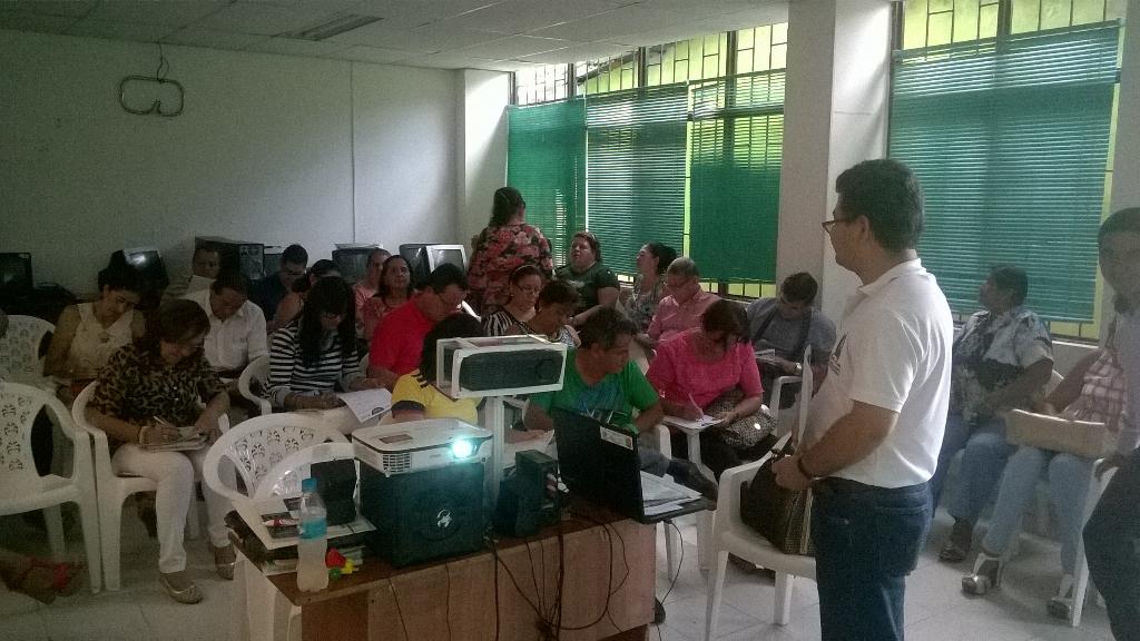 LRLOPEZM's tweet photo. @TabletUTolima  Con los docentes de Coello en Gualanday. Diagnóstico competencias TIC. http://t.co/rBm5cEZSZs