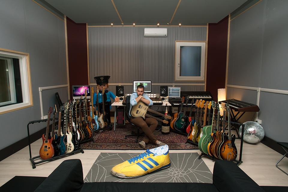 IbxMusicHall's tweet photo. #Nuova #Apertura2015 STAR TRACK CONTROL ROOM #SoundEngineer &amp; #Producer: Alessandro Fapanni http://t.co/pDsuc5f57U http://t.co/ps1IvYvso3