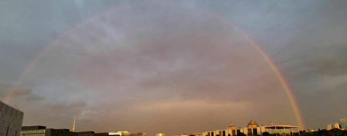 JoergMGehrke's tweet image. #Regenbogen über dem #Spreebogen