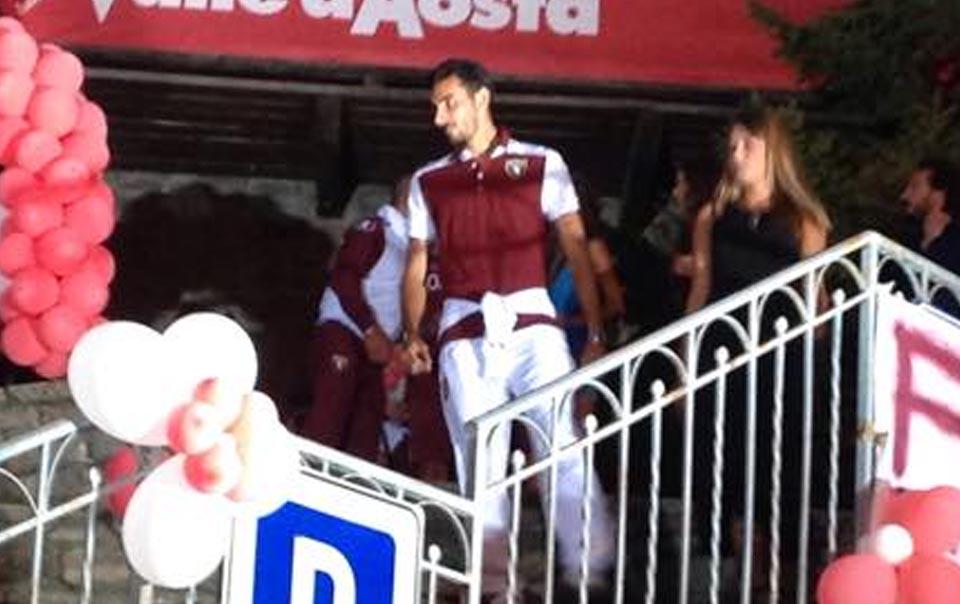 Toro_News's tweet photo. #ToroAChatillon #cori e applausi per @DavideZappa #Torino presentazione diretta #TN http://t.co/EHviFABunj http://t.co/mXAbEoJpXn