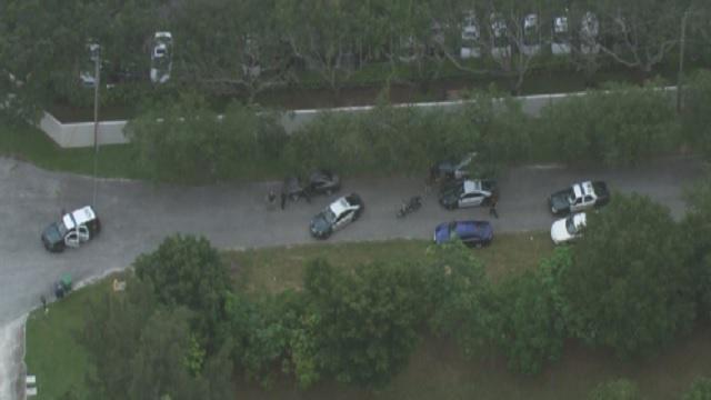 #BREAKING BSO deputies respond to reports of a fatal shooting in Cooper City bit.ly/1MWz8rJ http://t.co/9VTKjDLHpB