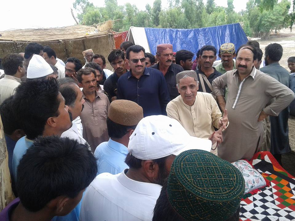 mediacellmalir1's tweet photo. Health Minister #JamMehtabDahar is monitoring Flood situation in different areas of distt: #Ghotki http://t.co/n4WGsChu33