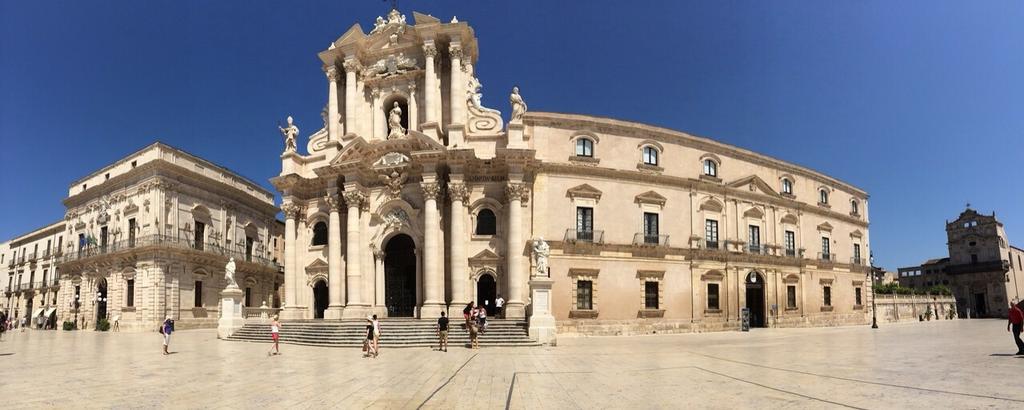 siracusamente's tweet photo. #Ortigia, piazza #duomo view: wonderful #sicily   #visitsicily #SiciliaBedda #travel #tourisme #siracusa http://t.co/5hhar6uZlz