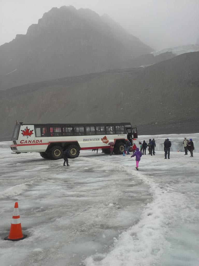 AmberDawnGlover's tweet photo. Not sure why our family enjoys visiting glaciers during the summer. #dumbCanadians #ColumbiaIcefield #BigAssBus http://t.co/n16WAMxL3N