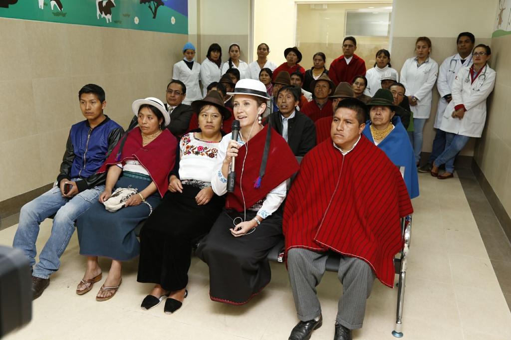 InfanciaEc's tweet photo. .@CecyVacaJones:este centro de salud se enfoca en el primer nivel de atención, es decir en la prevención #CSSanGuisel http://t.co/lC4dQ2lns7