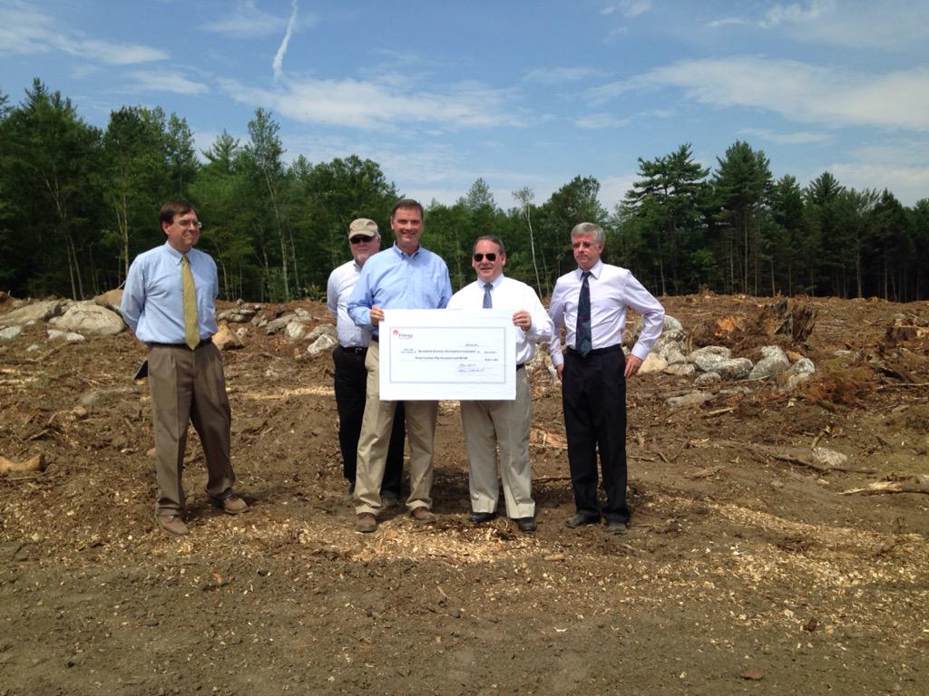 NHEconomy's tweet photo. Monadnock region gets $350k eco dev boost from @Entergy this morning. http://t.co/9EswrnUoSI