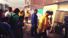 PC_FLA's tweet photo. #IncendioEnElSectorFundaCoropo gracias a los #BomberosDeAragua y a la comunidad se controlo el suceso http://t.co/21xWsgvLtZ