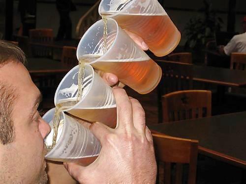 Cosas_Tontacas's tweet photo. ¡¡¡3.000 FOLLOWERS!!! 

Esto se merece una cerveza bien fría y un cambio de avatar =D http://t.co/F5dNdRnENv