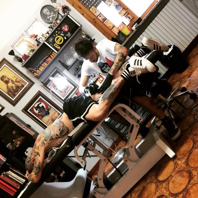 Sofferenze per lui oggi! #pugno #fulviovaccarone http://t.co/qXT7kOAiVO<a href="/tag/pugno"class="tags">#pugno</a><a href="/tag/fulviovaccarone"class="tags">#fulviovaccarone</a>