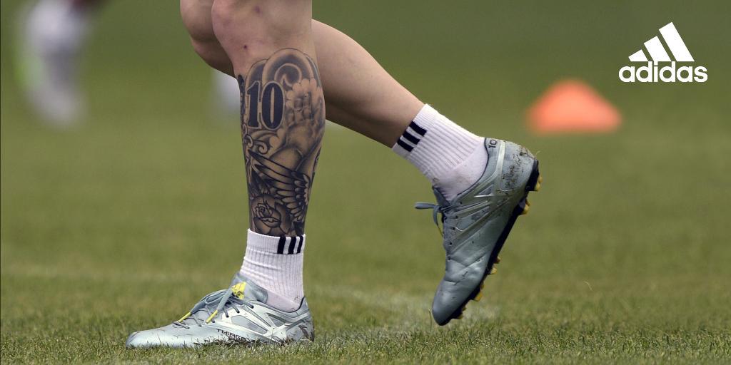 TeamMessi's tweet photo. Cuando quieres ganar todo, vuelves al trabajo antes de que acaben tus vacaciones. Messi ha vuelto. #MarcaLaDiferencia http://t.co/cXVl78rKMM