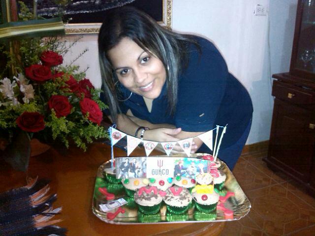 bazmy84's tweet photo. Ponquecitos para mi cumple con motivo guaco @gustavoguaco. Gracias familia >3 http://t.co/dYmM9XMs5D