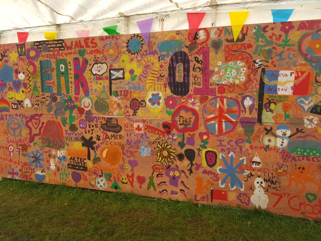 GirlguidingMids's tweet photo. Loving this wall in the craft tent @thepeakcamp http://t.co/vhH7OWVlh2