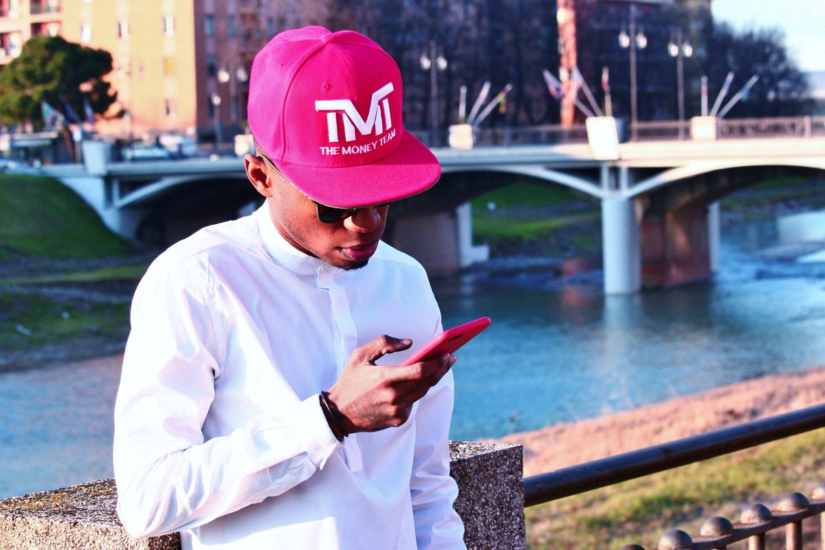 bellofigoOff's tweet image. IO SEGUO BELLO FIGO SWAG, TU SEGUI BELLO FIGO SWAG, LEI PONPA BELLOFIGO SWAG. TUA TIPA VUOLE ME CM TONNO VUOLE PASTA.