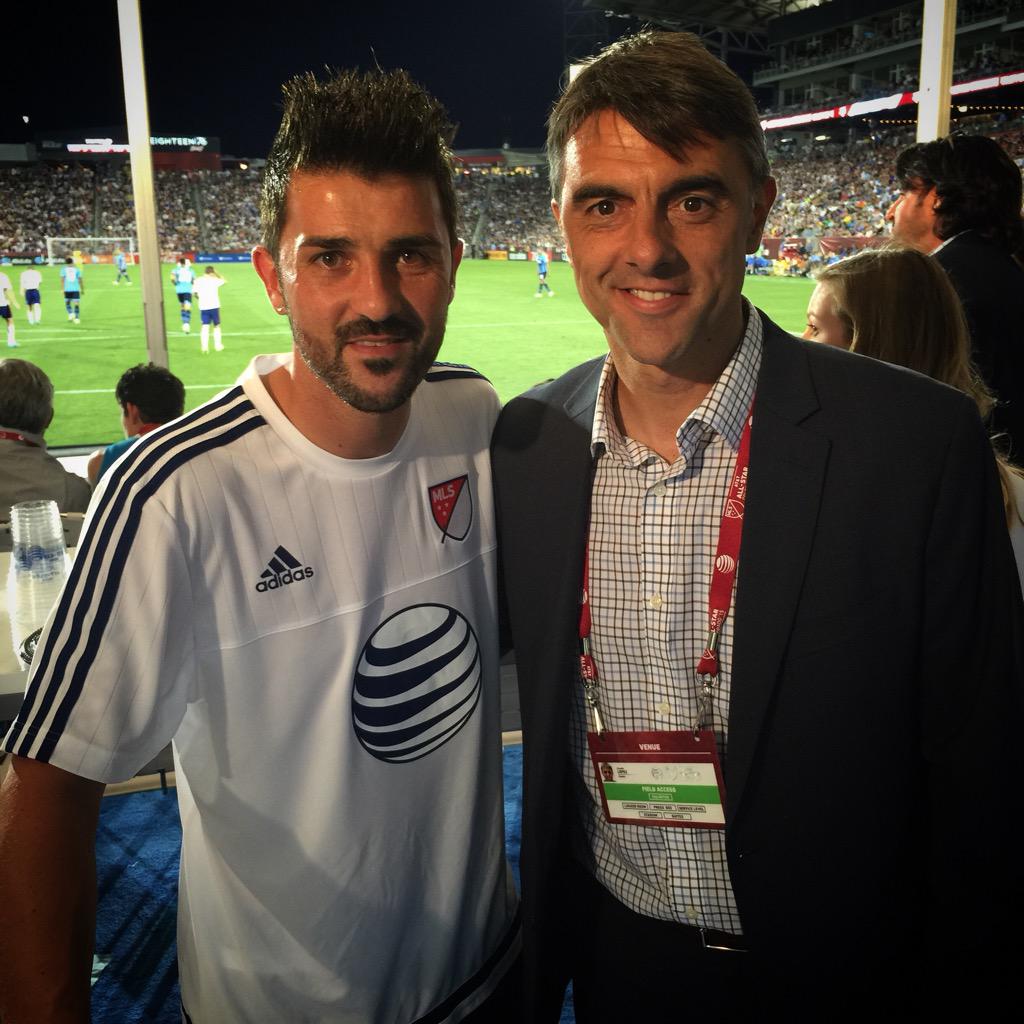 Guaje7Villa's tweet photo. Un placer charlar con un mito del @valenciacf
A pleasure to have a chat with a @valenciacf legend #PiojoLopez 7⃣&amp;7⃣ http://t.co/kJNaH2Reho