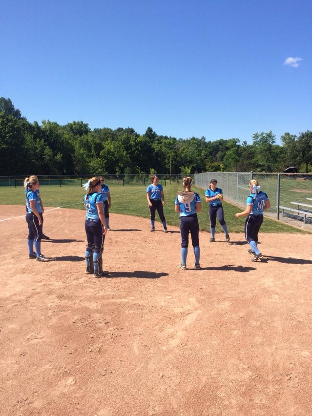 DiamondsWi's tweet photo. Pregame toss b4 1st game of ASA Northern Nationals in Novi,MI. #go5D! http://t.co/qGkwan5K2V